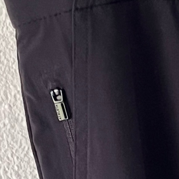 Athleta Tribeca Utility Crop Pants Black Size 8 Zip Pockets Hiking 446630 - Picture 4 of 15